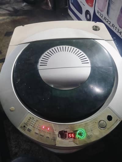 10 by 9 condition good working wo b dhop py kafi din rakhny ki waja sy