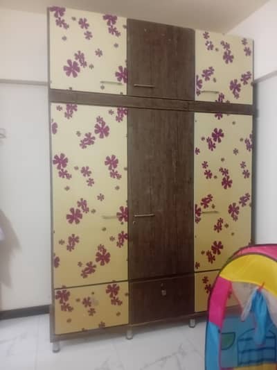 10/10 condition cupboard