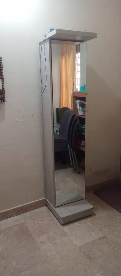 dressing and mirror