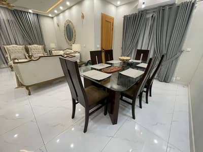 Dining with 8 chairs