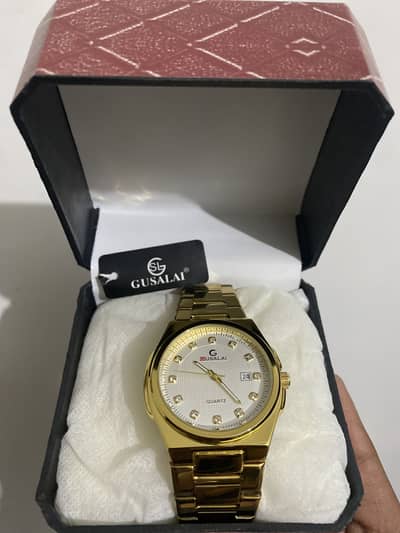 GUSALAI Gold Quartz Watch | Date Display | Stylish Luxury Design