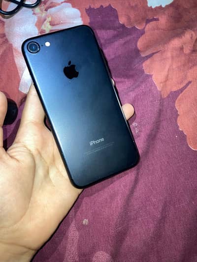iPhone 7 128GB  battery health 84 non pta