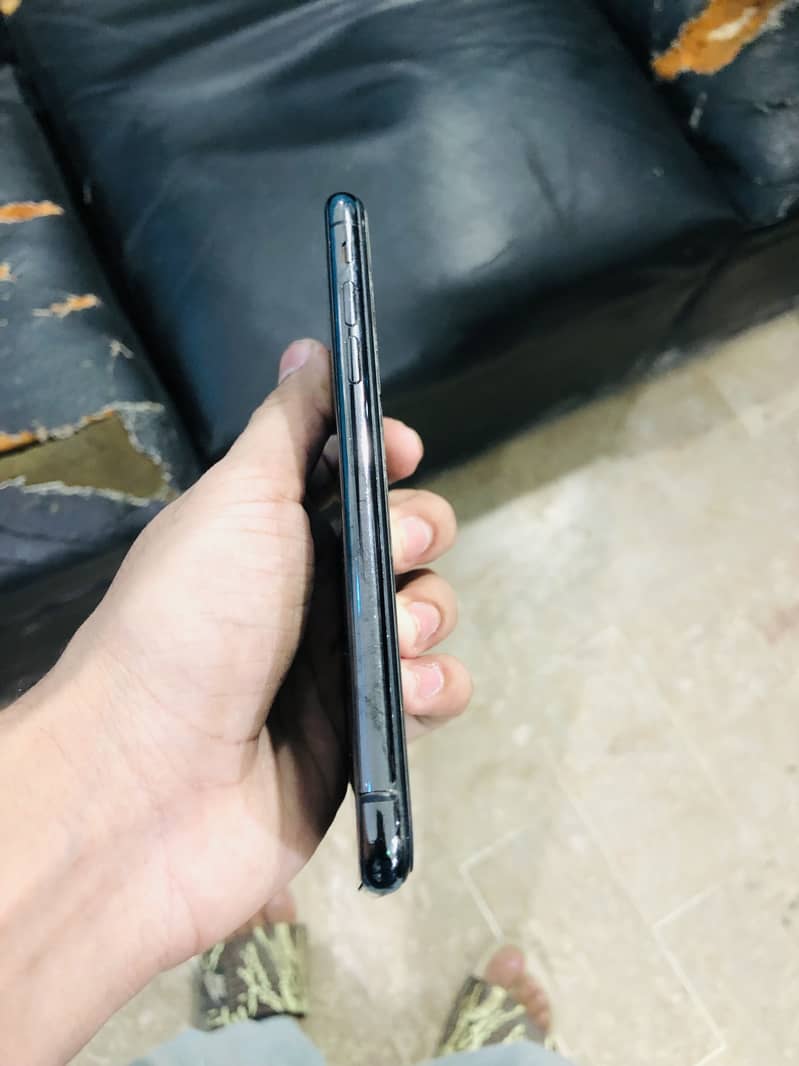 iPhone X 4