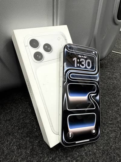 IPHONE 17 PRO HK NON PTA WITH BOX
