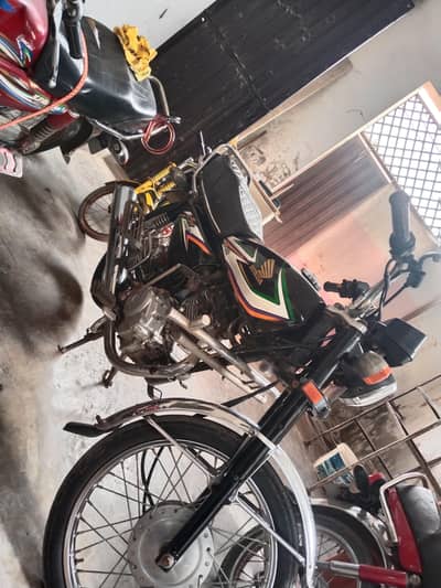 bike KY tire new hain engine b new krwa hain 30k m or garari set b new