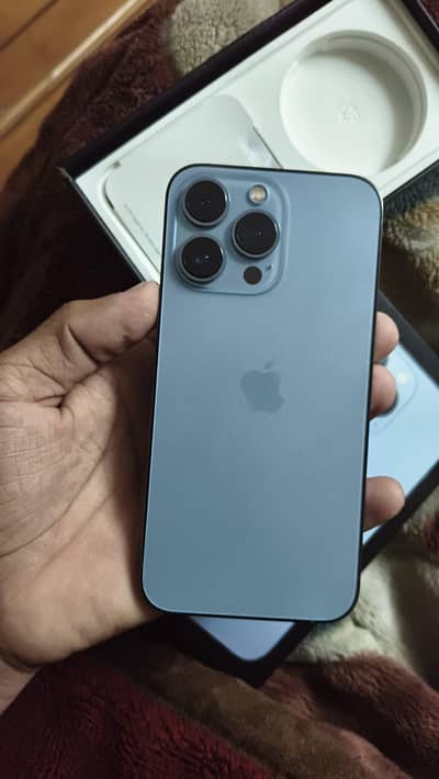 13pro 256 factory unlocked esim Non act bettery health 92 with box