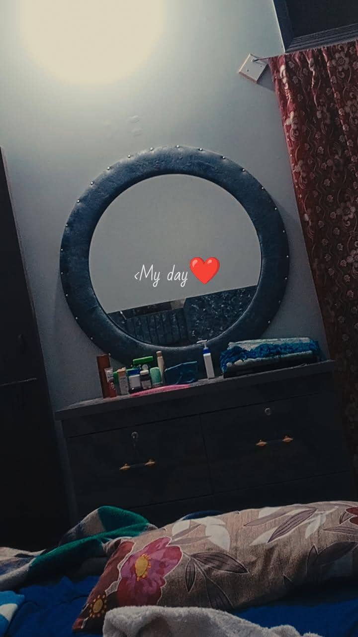 dressing table with mirror 0