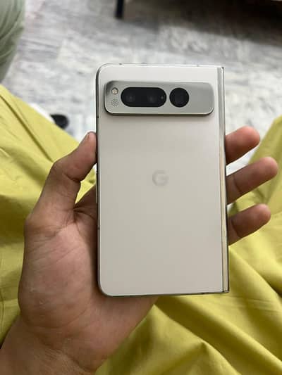 Google pixel Fold 2 bahir  display chlta ok hai andr wala khrb hogya