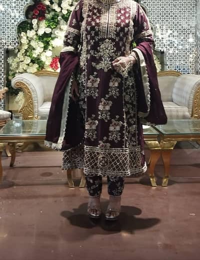 heavey embroidry dress in new condition