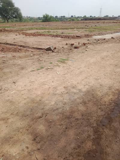 4 Marla plot for sale near to man road