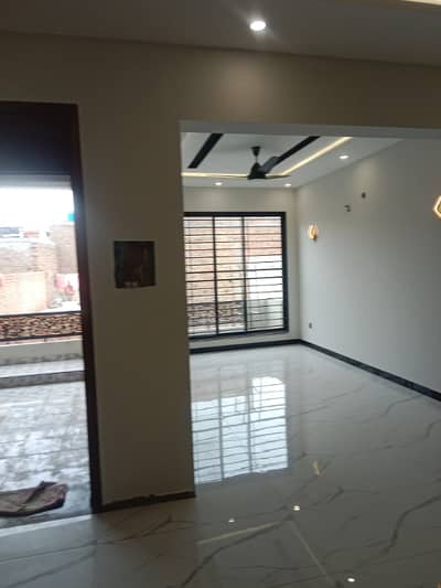 Investor and overseas forri rabta kren double story house1.50crorr ka gr only 110 me pani bjli gas