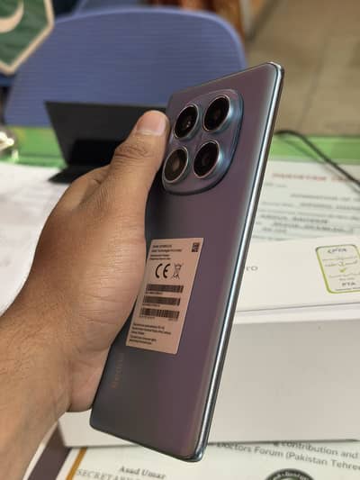 rdme 14 not pro good mobile no open no reper 10/10 ram 12/512 memry bo