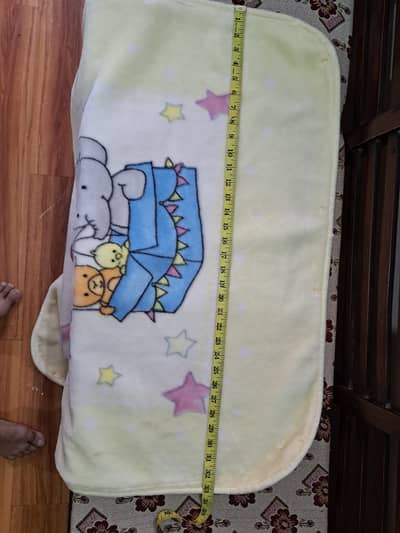 Double ply baby blanket with Zipper and buttons - new like condition