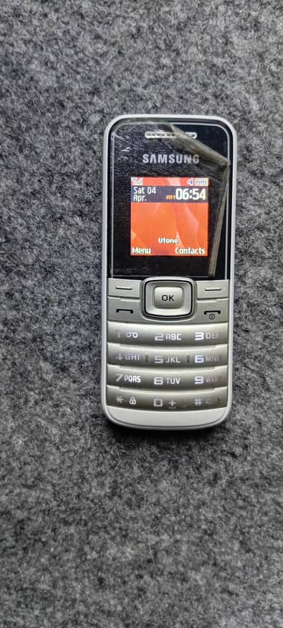 Samsung unique phone GT E 1050 came from france