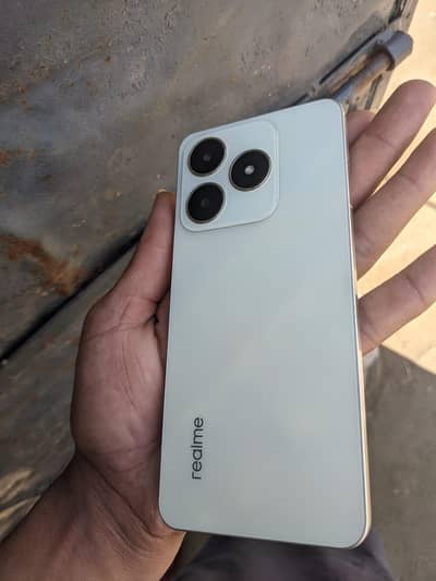 realmi c61  6    128     27000 price