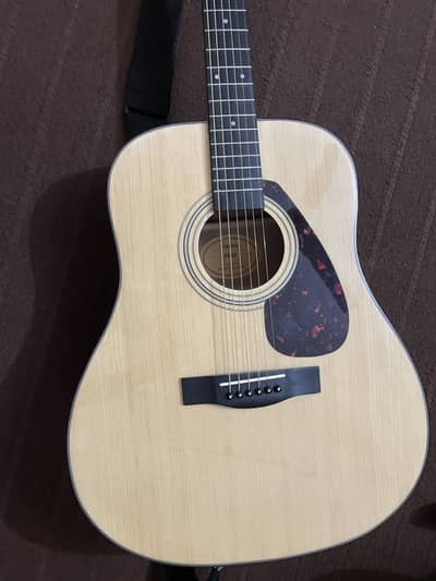 YAMAHA F600 Acoustic Guitar
