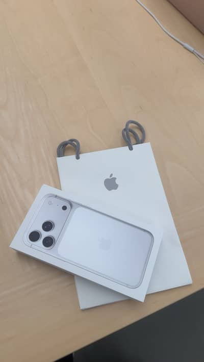 Iphone 17 pro max 256gb white colour iCloud locked to owner