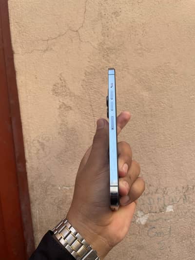 I phone 13 pro max Factory unlocked  81 BH