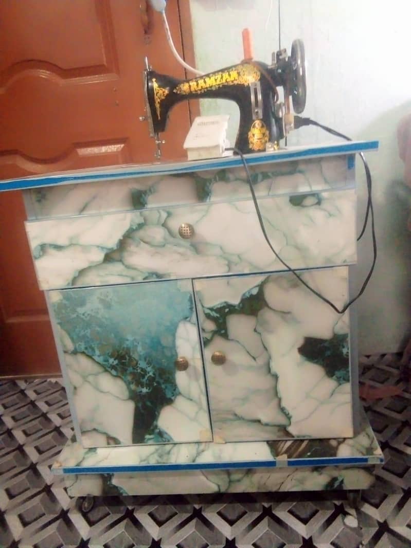 Sewing Machine Table 0