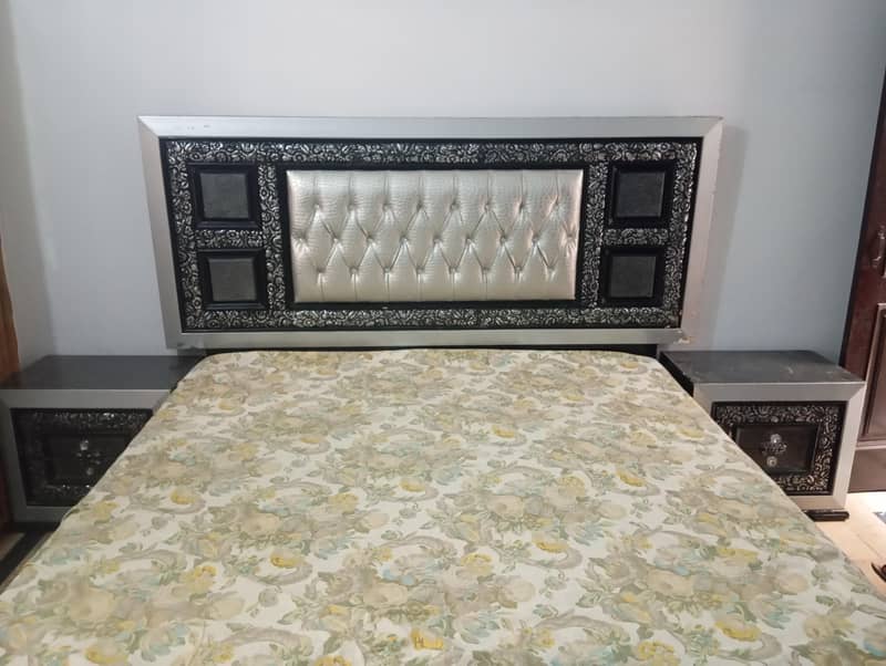 Bed with side table and Dressing table 0