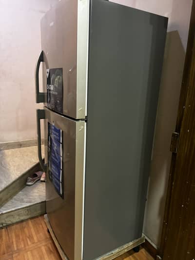 Haier Fridge HRF306