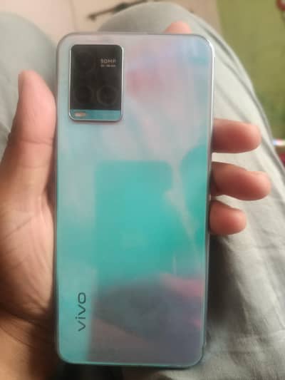 vivi y33s 8/128 with box abd charger orignal condition 10by 10