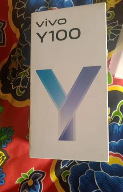 vivo y 100 10/10 con 8+8=256