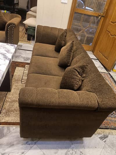 Elegant 6-Seater Sofa Set – Excellent Condition