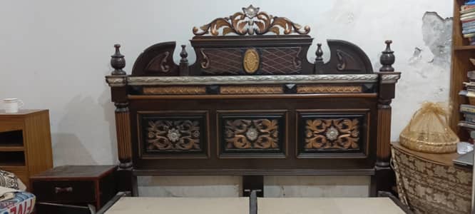 Double bed (chinioti) without mattress  price is negotiable