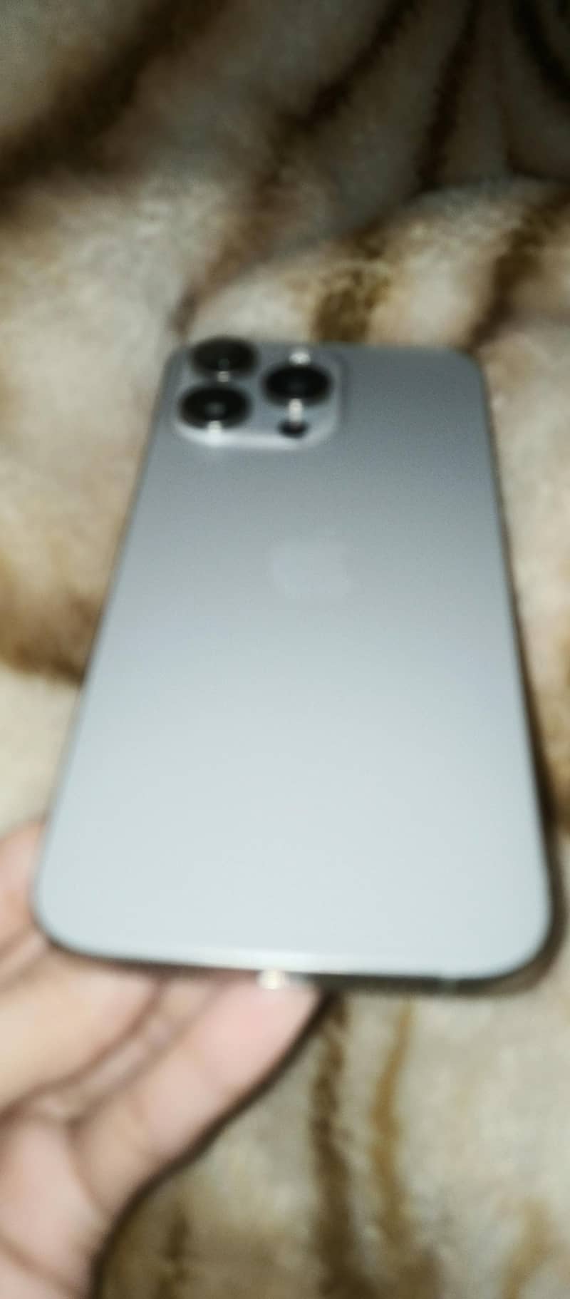 iphone 15 pro max. 4