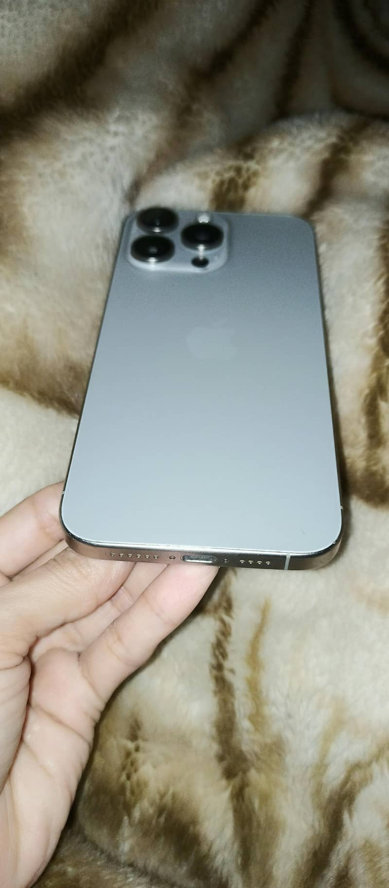 iphone 15 pro max. 6