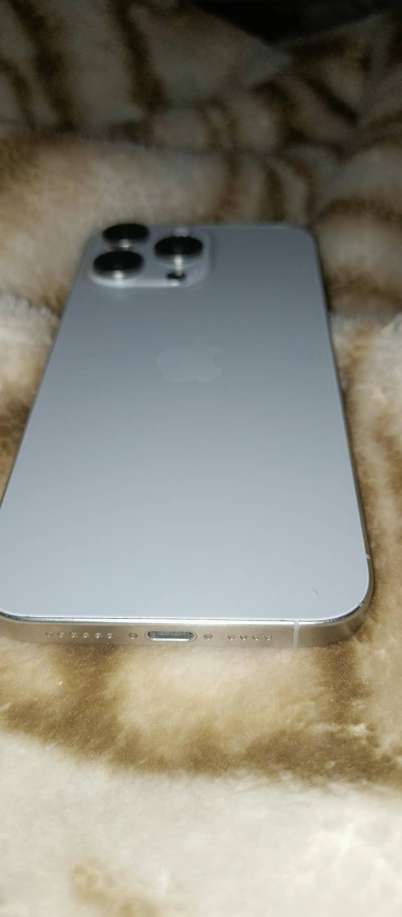 iphone 15 pro max. 8