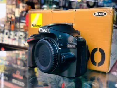 NKON D3200 WITH CHARGER SD CARD AND LENS  FOR SALE!!