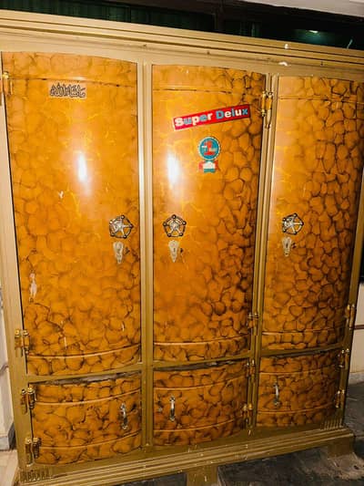 neat clean beautiful condition safe Almirah for sale