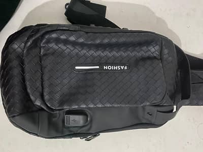 important quality sling bag (brand new)