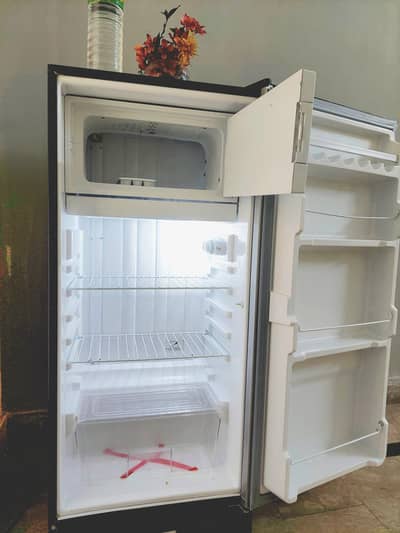 Dawlance 412 Fridge | Excellent Condition | Energy Saver