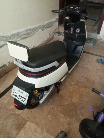 SIWA AIMA 2026 MODEL WHITE COLOUR SACOTTY