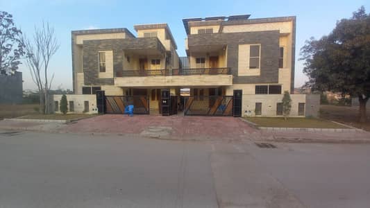 10 MARLA TRIPLE STOREY HOUSE WITH BASMENT BACK OPEN FOR SALE
