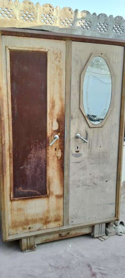 Iron Almirah Used (Scrape)