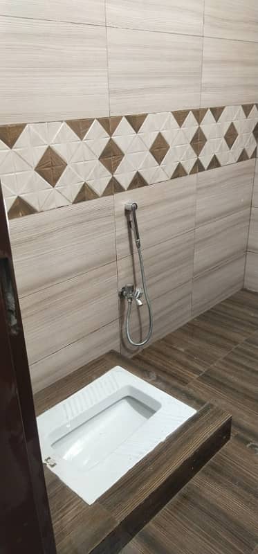 Near wapda town Gulshan e Lahore society 5 Mrla tile floor Uper portion for rent