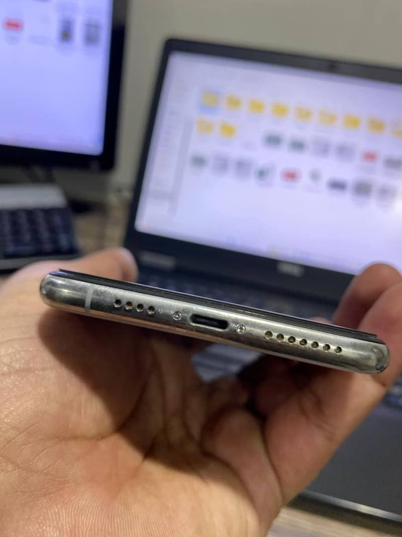 Apple iPhone XS Max 1