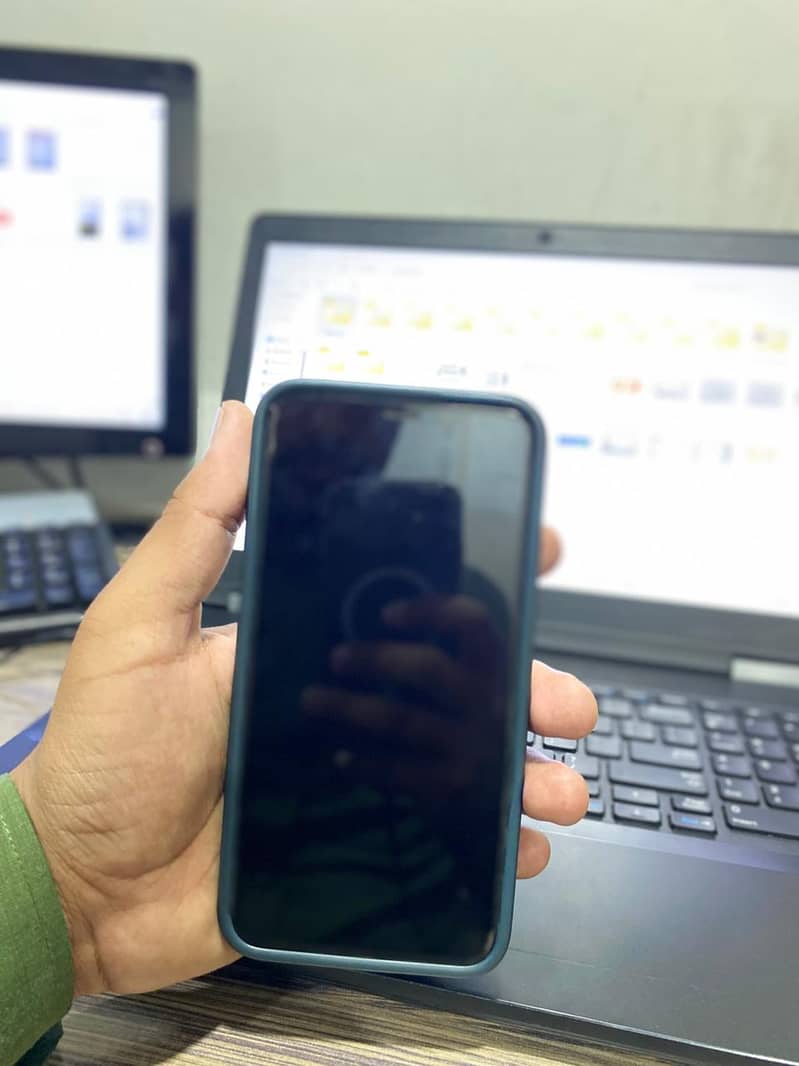 Apple iPhone XS Max 3