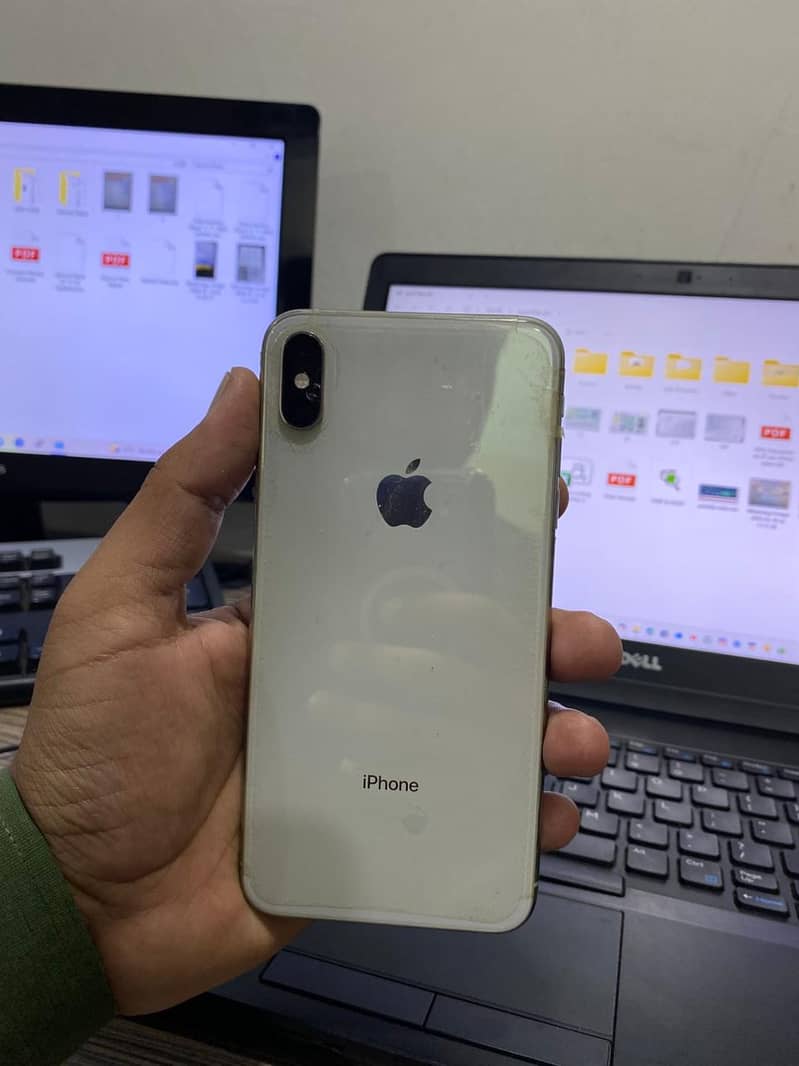 Apple iPhone XS Max 4