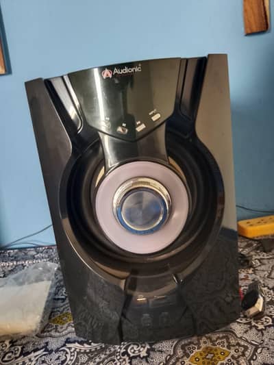 slightly used like a brand new Adionic speacker