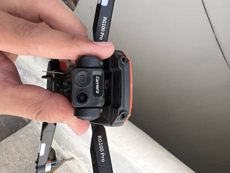 RG 100 double camera drone 4