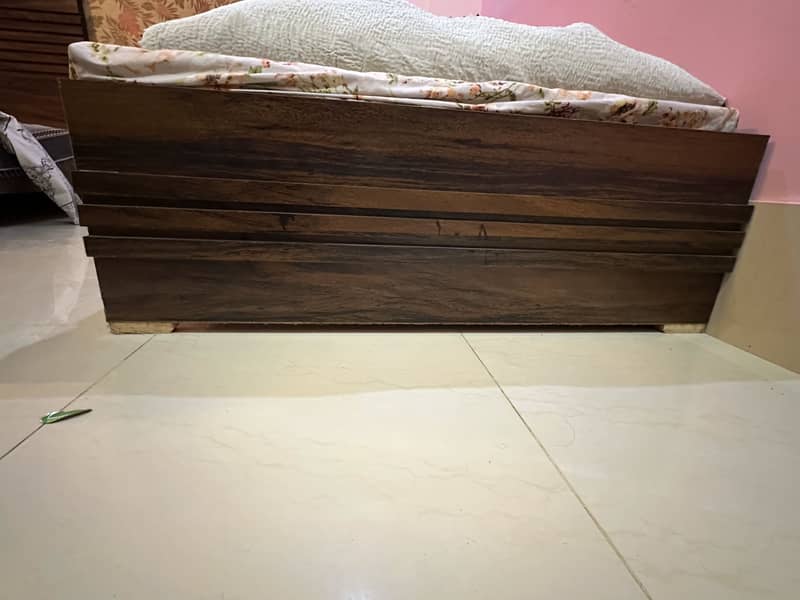 Single bed (WITHOUT MATTRESS) 1
