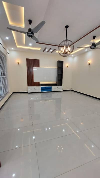 1 Kanal Brand New Designer Upper Portion Available For Rent