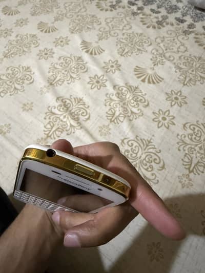 Blackberry q10 gold edition