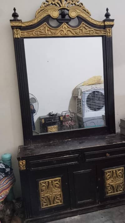 bad side table looking  mirror etc