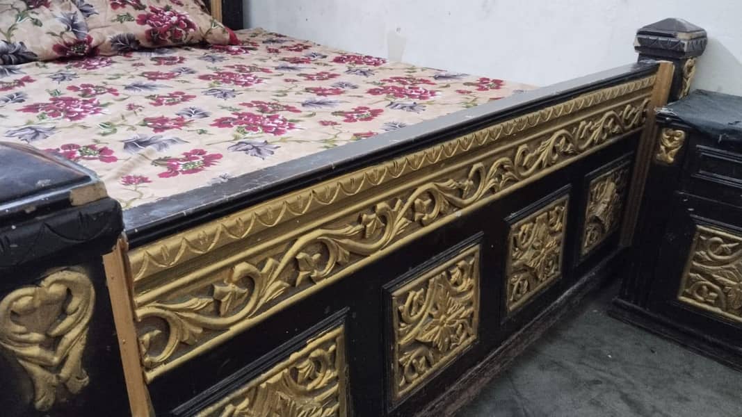 bad side table looking  mirror etc 1